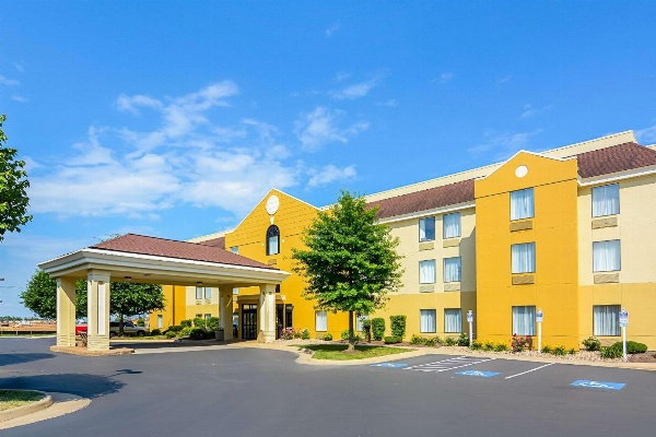 Comfort Inn Woodstock image 1